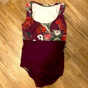 LuckyLeo Dancewear Burgundy XS